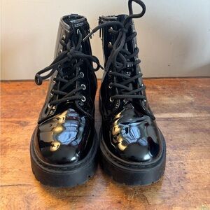 Steve Madden Jrockk Mirror Patent Combat Boots, Kids Size 4.